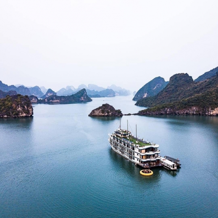 Ha Long Oasis Party Cruise 5 star